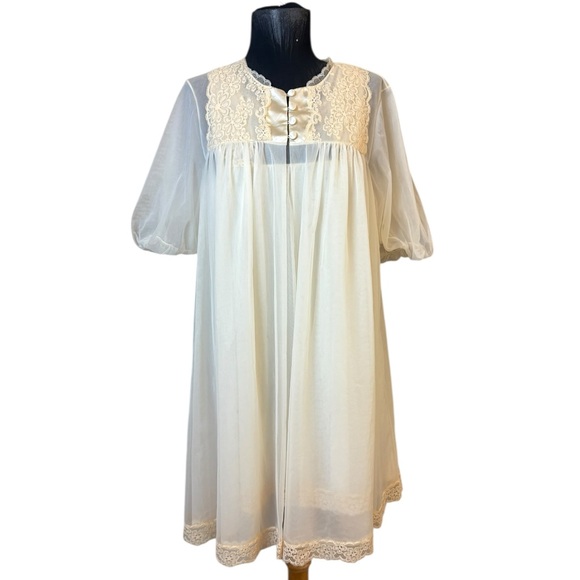 Vintage Other - Vintage 1950’s Vanity Fair Cream Lace Chemise Peignoir Set
